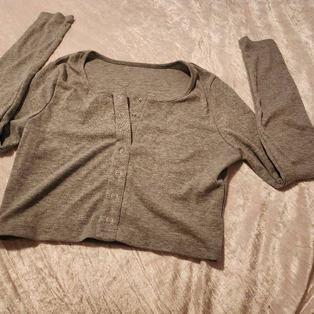 Long sleeve crop top